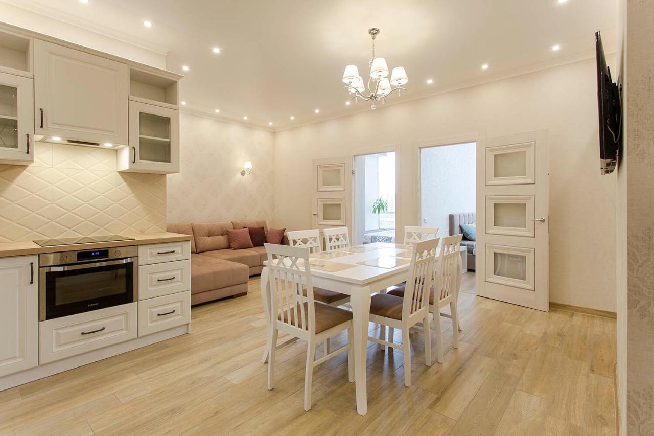 2-Roomed Apartment With Living Room 敖德萨 外观 照片
