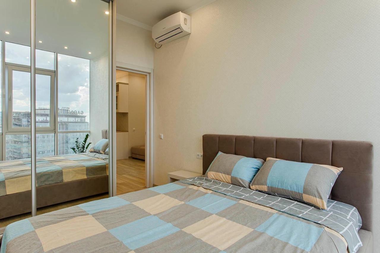 2-Roomed Apartment With Living Room 敖德萨 外观 照片