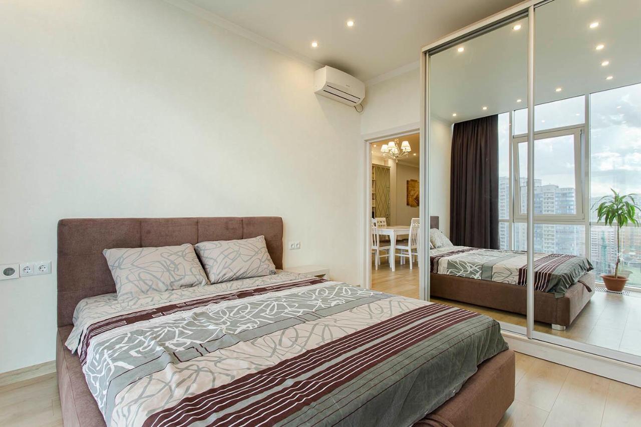 2-Roomed Apartment With Living Room 敖德萨 外观 照片